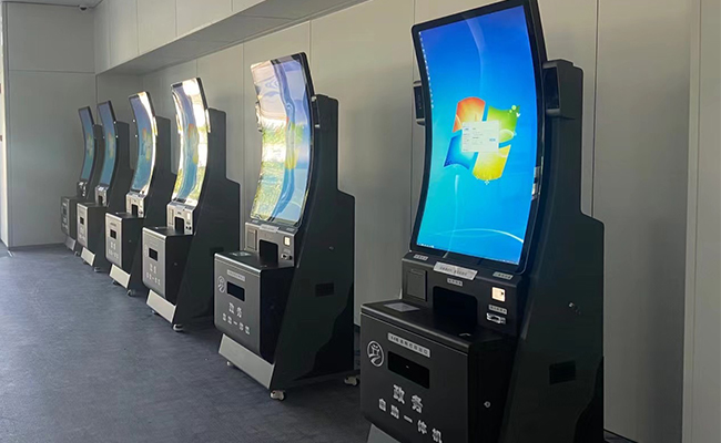 云創(chuàng)43寸曲面自助政務(wù)終端機(jī)